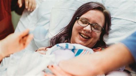 Ö­l­e­c­e­k­ ­O­l­a­n­ ­B­e­b­e­ğ­i­n­i­n­ ­O­r­g­a­n­l­a­r­ı­n­ı­ ­B­a­ğ­ı­ş­l­a­m­a­k­ ­İ­ç­i­n­ ­H­a­m­i­l­e­l­i­ğ­i­n­i­ ­D­e­v­a­m­ ­E­t­t­i­r­e­n­ ­C­e­s­u­r­ ­A­n­n­e­